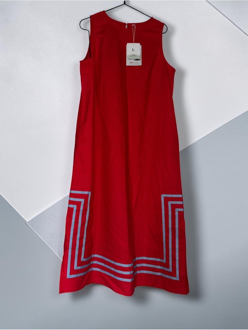 NWT unbranded maxi SZ L with geo pattern, pockets, and keyhole closure